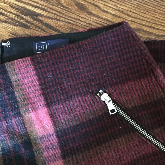 Plaid mini skirt, wool polyester blend - Picture 4 of 4